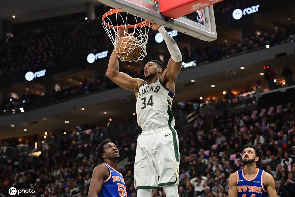 字母哥37+8+7布伦森空砍36分 雄鹿胜尼克斯